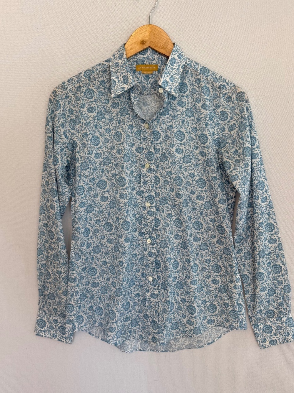 ANN MASHBURN Women’s Medium Blue & White Floral 100% Cotton Button Front Shirt